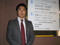 「年越し派遣村」のその後を追跡調査（八丁堀の京華スクエア）。「派遣切り」の厳しい現実を目の当たりにする。