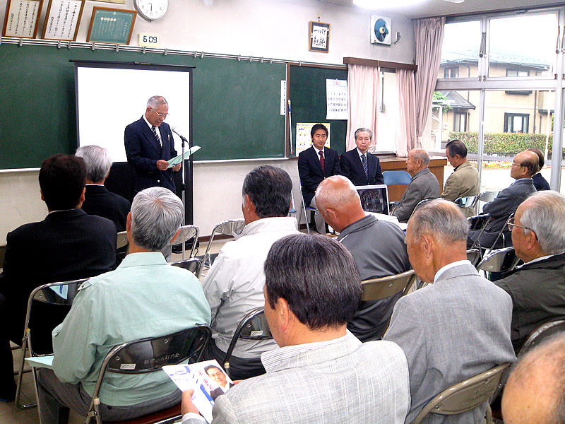 飯塚・飯玉、下小鳥、八幡の３地区で県政報告会を開催。